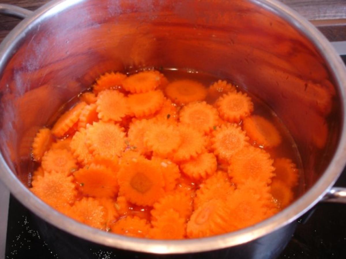 Parmesanfiletkrüstchen mit Möhrenblütengratin und Kartoffelpilzen mit Béchamelsauce - Rezept - Bild Nr. 7