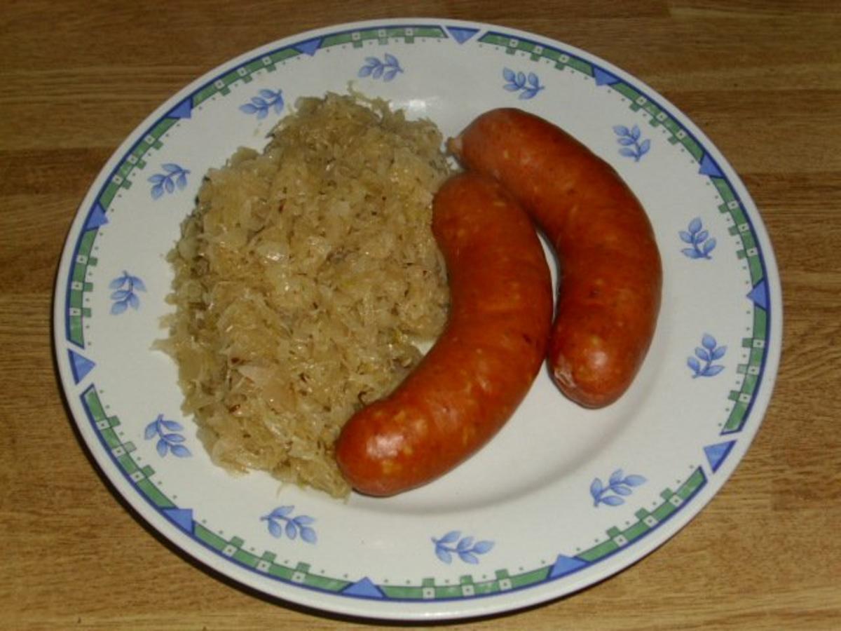 gedünstetes Sauerkraut mit Käsekrainer - Rezept - kochbar.de