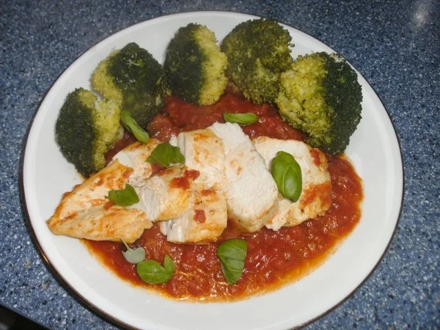 Rezept: Hähnchenbrust im Tomatenbett Hähnchenbrust im Tomatenbett - Rezept