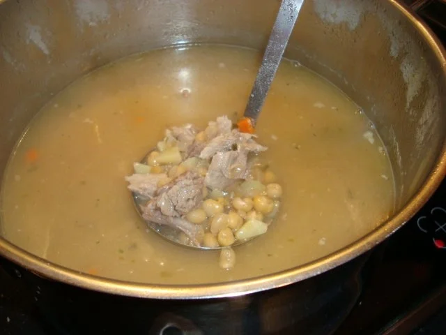 Rezept: gelbe Erbsensuppe mit Eisbeineinlage Bild Nr. 4 gelbe Erbsensuppe mit Eisbeineinlage - Rezept - Bild Nr. 4