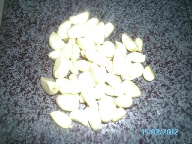 Knoblauchcremesuppe mit feinen Knoblauchstückchen - Rezept - Bild Nr. 2