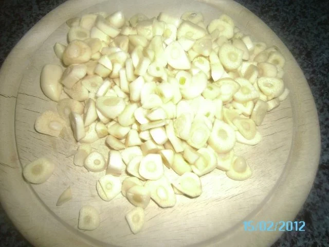 Knoblauchcremesuppe mit feinen Knoblauchstückchen - Rezept - Bild Nr. 3