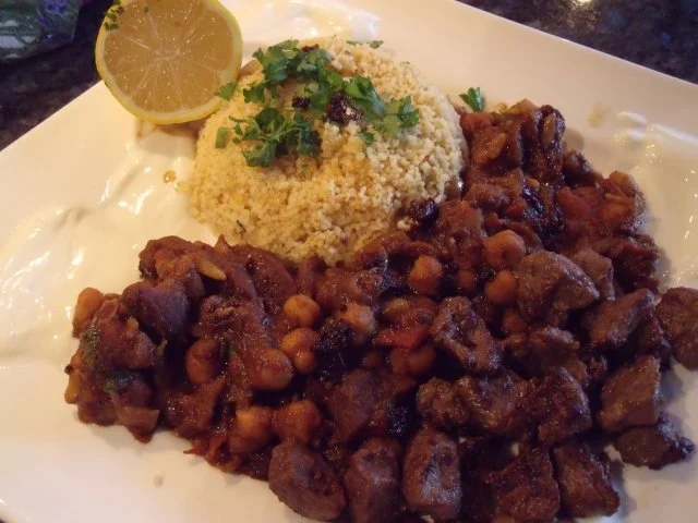 Marokkanisches Lamm mit Sauce und Couscous - Rezept