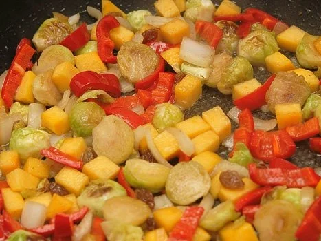 Rezept: Rosenkohlpfanne mit Hack und Süßkartoffel Bild Nr. 6 Rosenkohlpfanne mit Hack und Süßkartoffel - Rezept - Bild Nr. 6