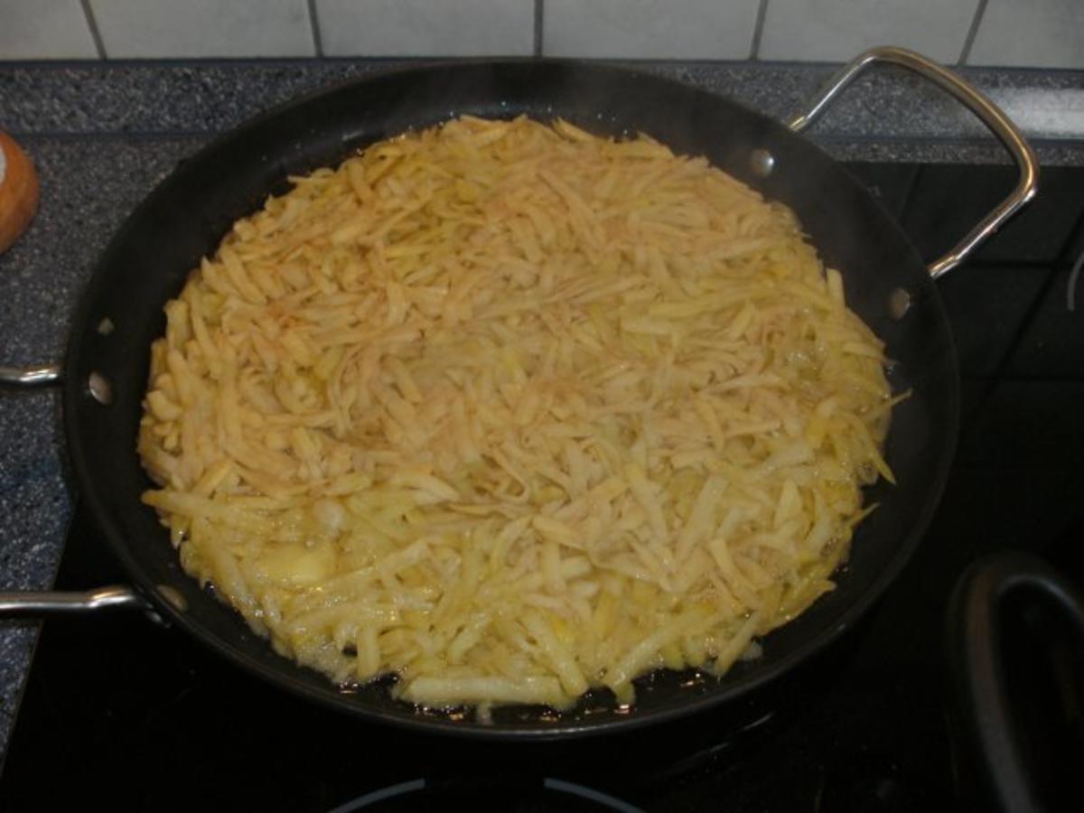 Kartoffel-Rösti mit Champignon-Lauch-Gemüse - Rezept - kochbar.de