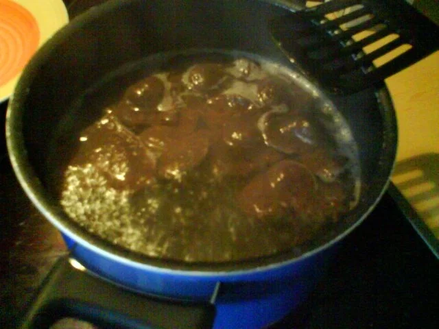 Rezept: Schokoravioli mit Frischkäse-Honig-Nussfüllung in weißer Schokosoße Bild Nr. 11 Schokoravioli mit Frischkäse-Honig-Nussfüllung in weißer Schokosoße - Rezept - Bild Nr. 11