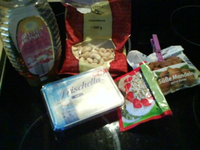 Rezept: Schokoravioli mit Frischkäse-Honig-Nussfüllung in weißer Schokosoße Bild Nr. 7 Schokoravioli mit Frischkäse-Honig-Nussfüllung in weißer Schokosoße - Rezept - Bild Nr. 7