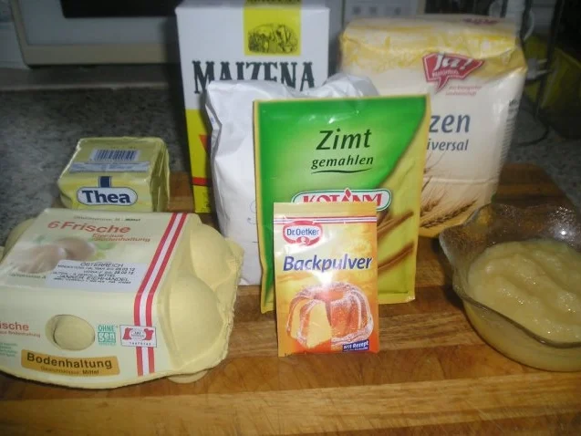 Rezept: beschwipster Apfelmuskuchen Bild Nr. 2 beschwipster Apfelmuskuchen - Rezept - Bild Nr. 2