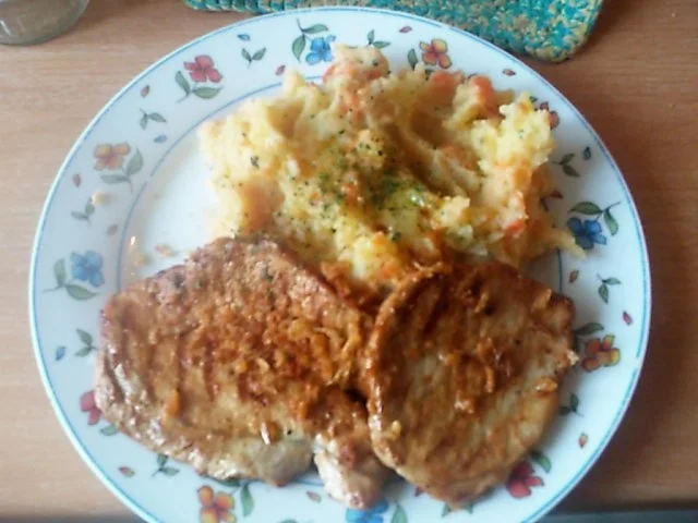 Rezept: herzhaftes Kartoffel-Möhrenstampf mit senfigen Minutensteaks herzhaftes Kartoffel-Möhrenstampf mit senfigen Minutensteaks - Rezept