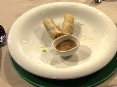 Rezept: Frühlingsrollen mit süß-saurem Dipp à la Kleeberg Frühlingsrollen mit süß-saurem Dipp à la Kleeberg - Rezept