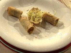 Frittierte Frühlingsrollen mit Süß-Sauer-Dip (Promiteam) - Rezept