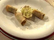 Frittierte Frühlingsrollen mit Süß-Sauer-Dip (Promiteam) - Rezept