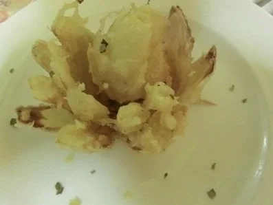 Rezept: Zwiebel-Rosen in Tempura-Teig Zwiebel-Rosen in Tempura-Teig - Rezept