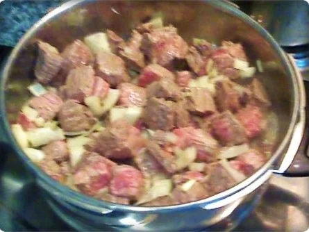 Rezept: Rindergulasch in herzhafter Sauce mit Perlgraupen - Türmchen Bild Nr. 8 Rindergulasch in herzhafter Sauce mit Perlgraupen - Türmchen - Rezept - Bild Nr. 8