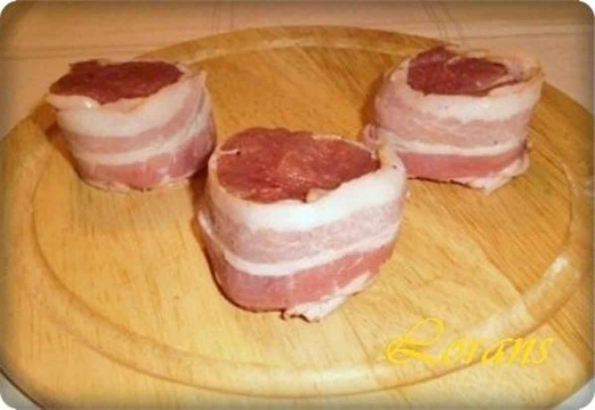 Schweinefilet im Baconmantel auf Zwiebelbett - Rezept - Bild Nr. 7