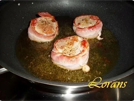 Schweinefilet im Baconmantel auf Zwiebelbett - Rezept - Bild Nr. 8