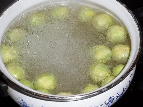 Rezept: Rosenkohlauflauf Bild Nr. 4 Rosenkohlauflauf - Rezept - Bild Nr. 4