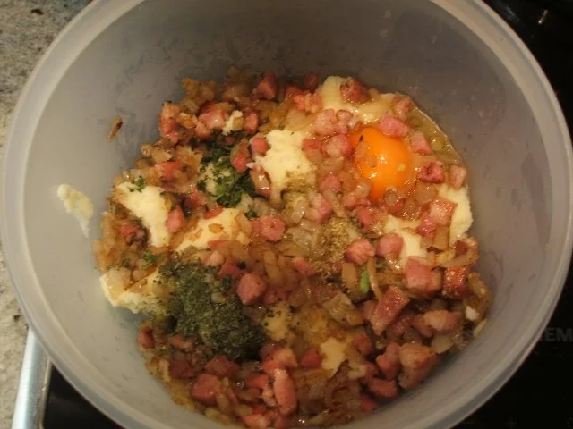 Kartoffeln: "Kinderschnitzel" - Kartoffelplätzchen mit Inhalt - Rezept - Bild Nr. 3