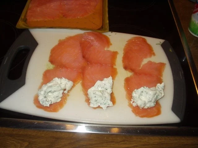 Rezept: Lachsröllchen Bild Nr. 4 Lachsröllchen - Rezept - Bild Nr. 4