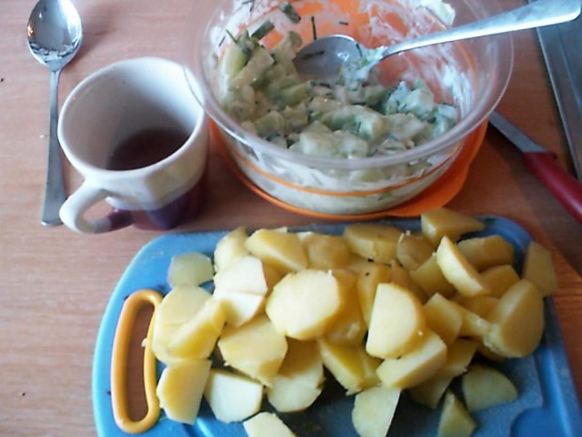 Kartoffel-Gurkensalat mit Schnittlauch - Rezept - Bild Nr. 4