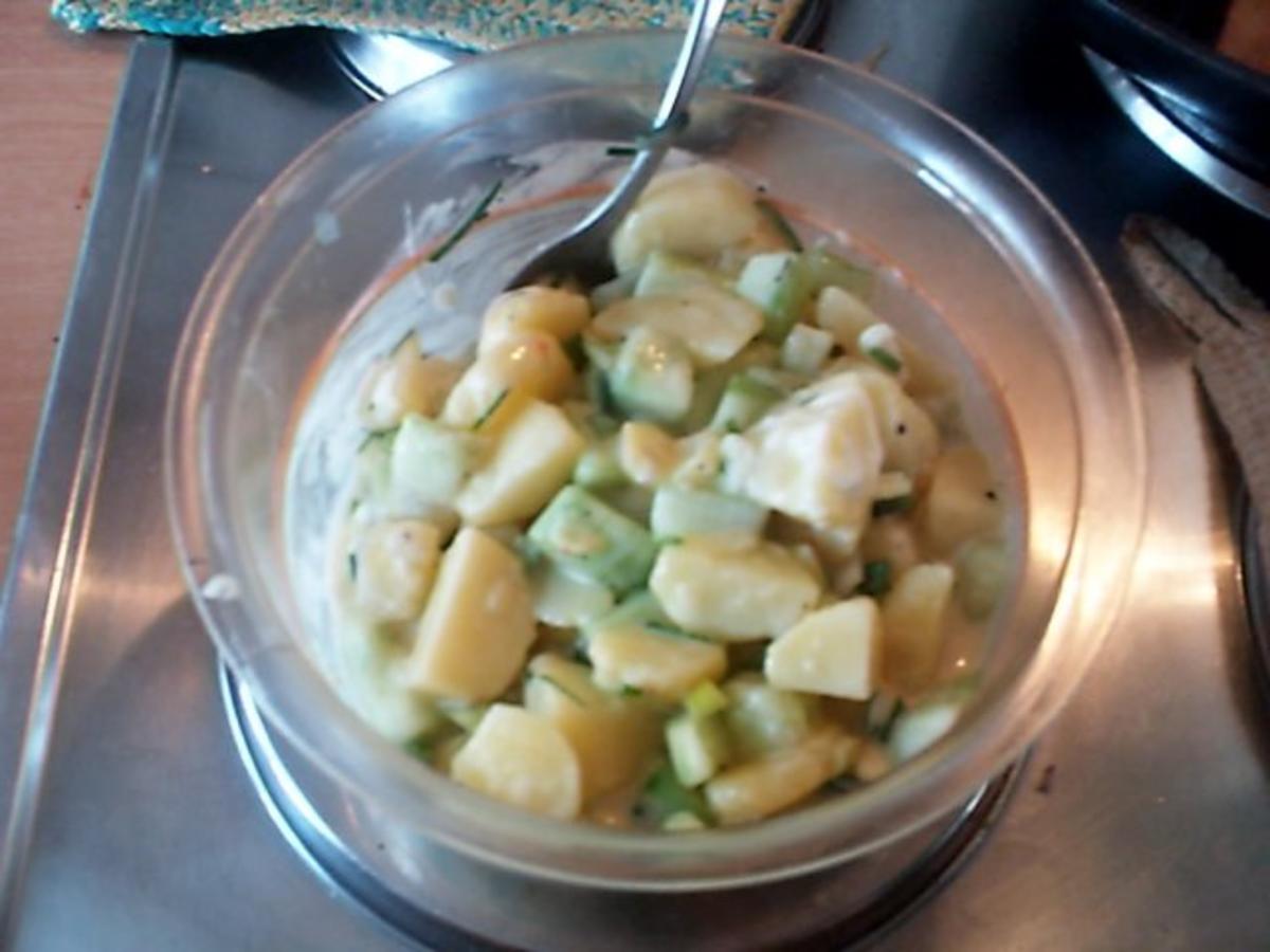 Kartoffel-Gurkensalat mit Schnittlauch - Rezept - Bild Nr. 5