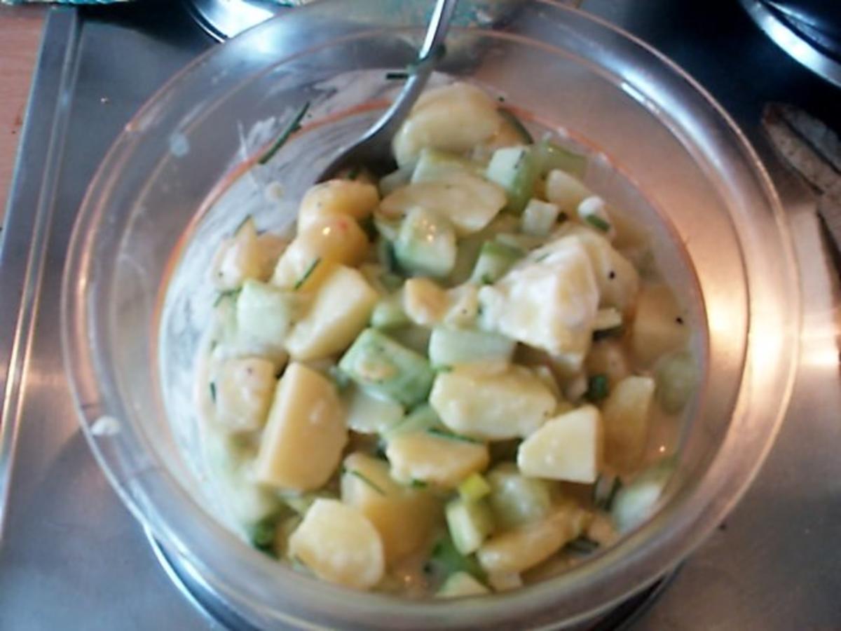Kartoffel-Gurkensalat mit Schnittlauch - Rezept - Bild Nr. 6