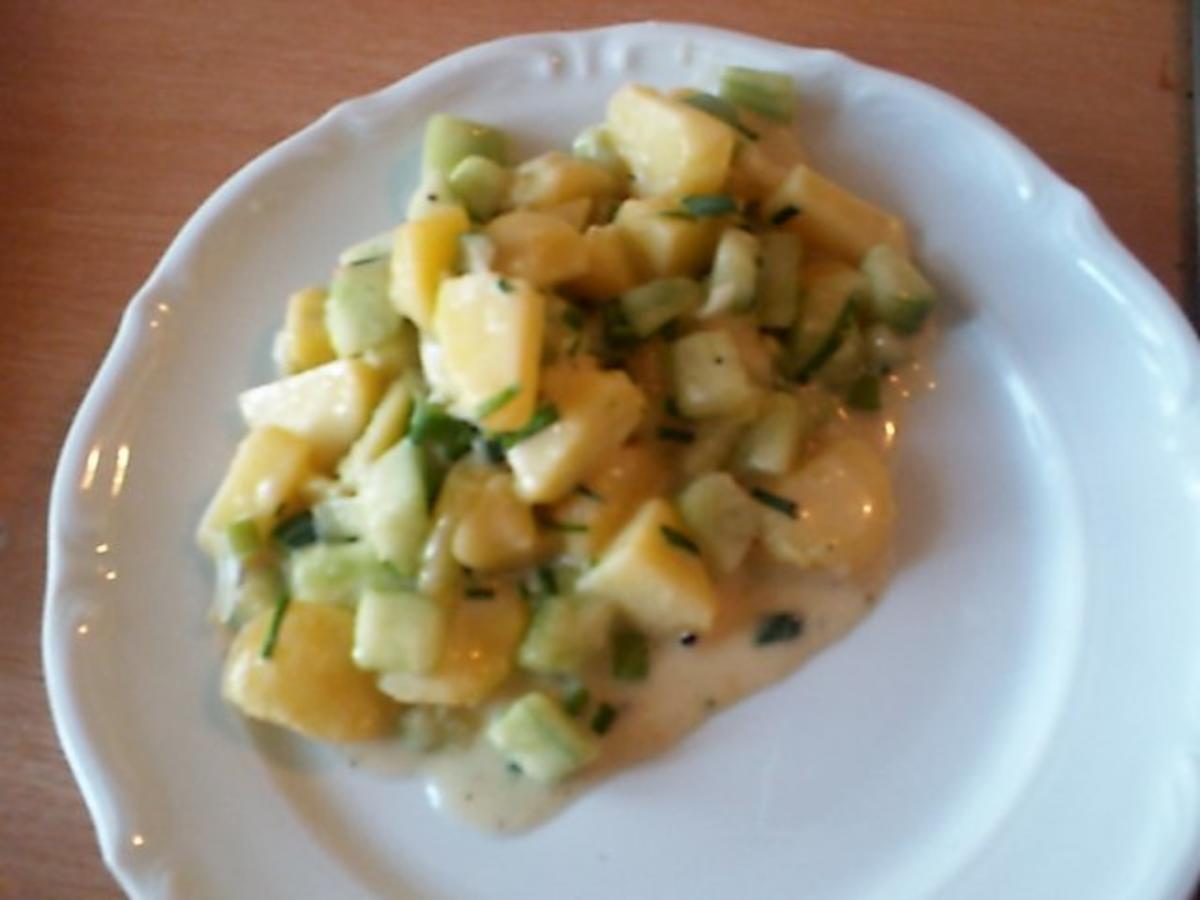 Kartoffel-Gurkensalat mit Schnittlauch - Rezept