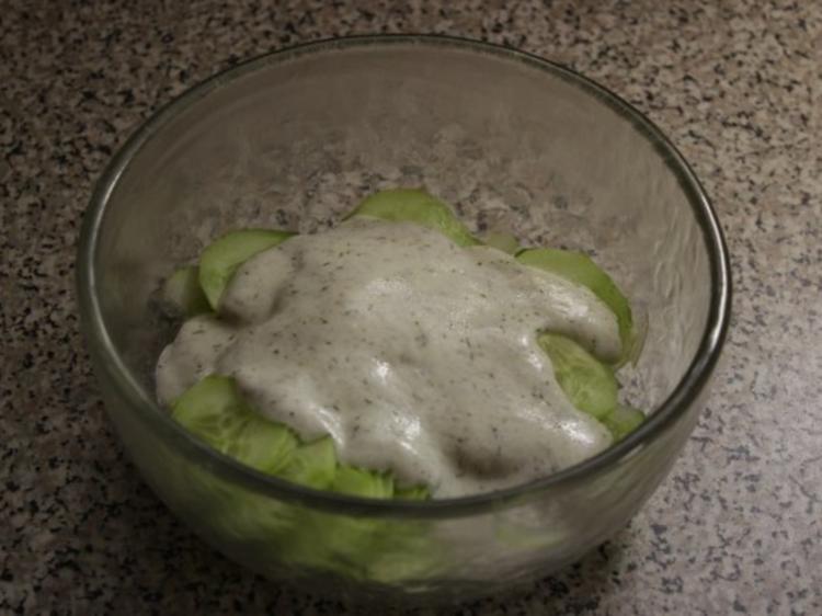 Salate: Gurkensalat mit Joghurt-Dill-Dressing - Rezept - kochbar.de