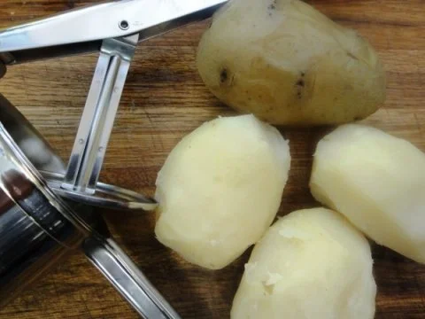 Rezept: Rinds-Roulade au Porto mit Wurzelgemüse und Pürrée Bild Nr. 17 Rinds-Roulade au Porto mit Wurzelgemüse und Pürrée - Rezept - Bild Nr. 17