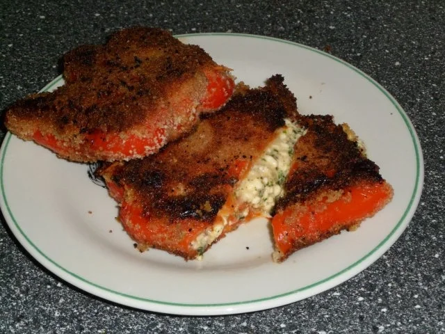 Rezept: Gefüllte und panierte Paprikaschoten Gefüllte und panierte Paprikaschoten - Rezept