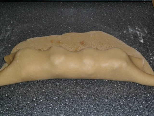 Heferoulade mit Schaumkuss - Nuss - Füllung - Rezept - Bild Nr. 8