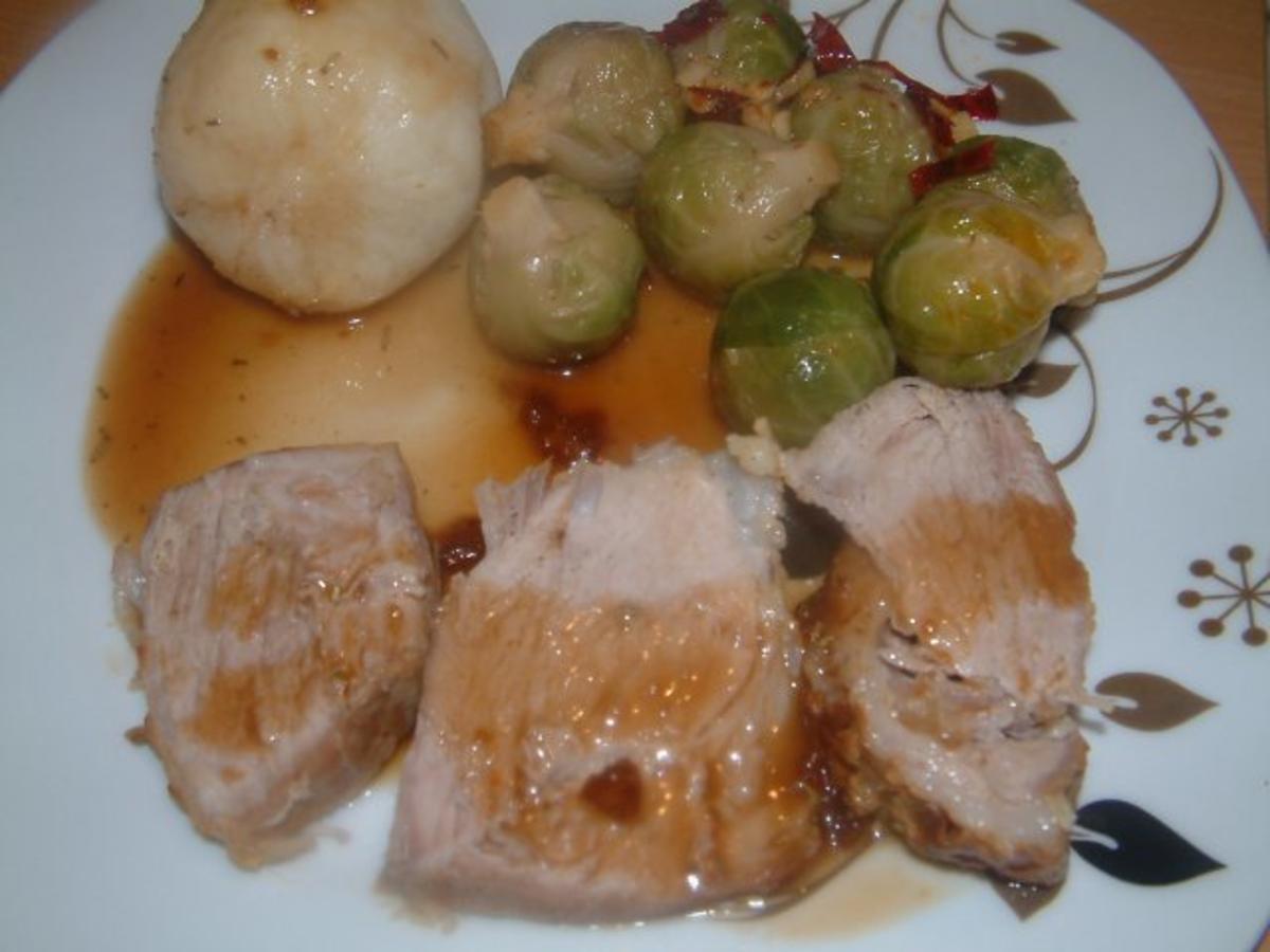 Schweinebraten im Bratschlauch mit Chili-Rosenkohl und Kartoffelknödel
- Rezept von Heinzimaus