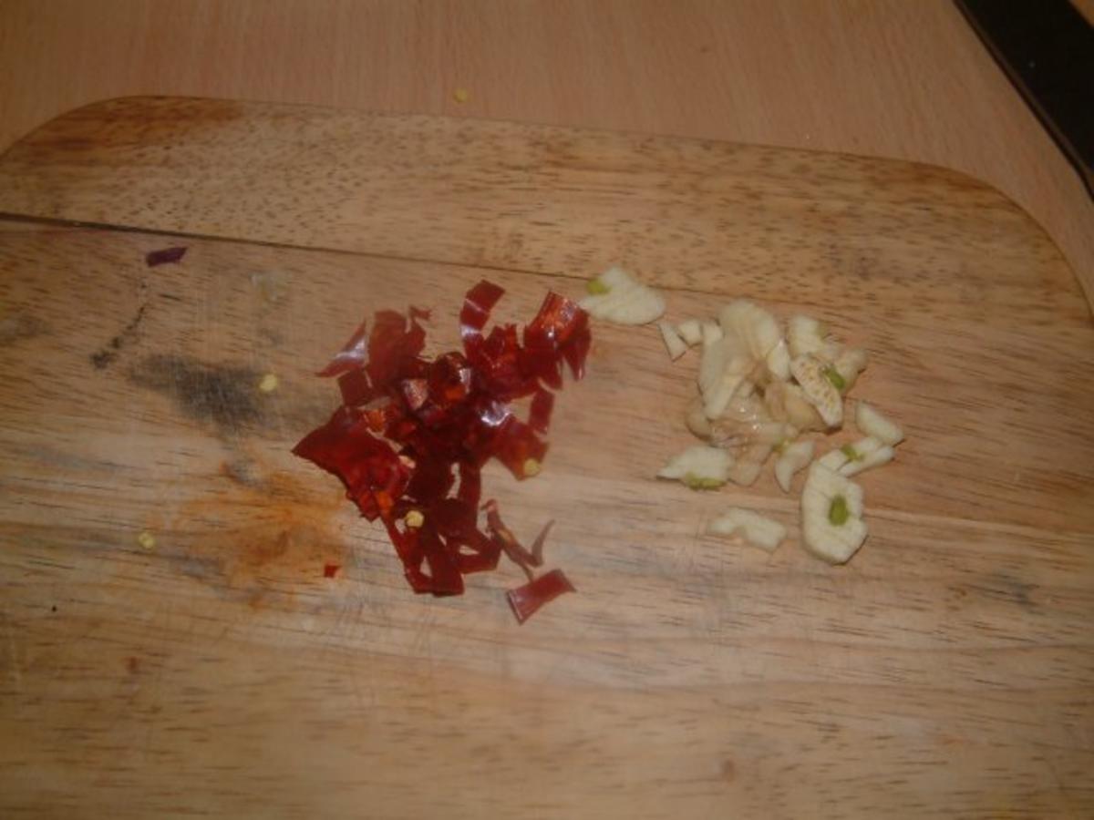 Schweinebraten im Bratschlauch mit Chili-Rosenkohl und Kartoffelknödel - Rezept - Bild Nr. 7