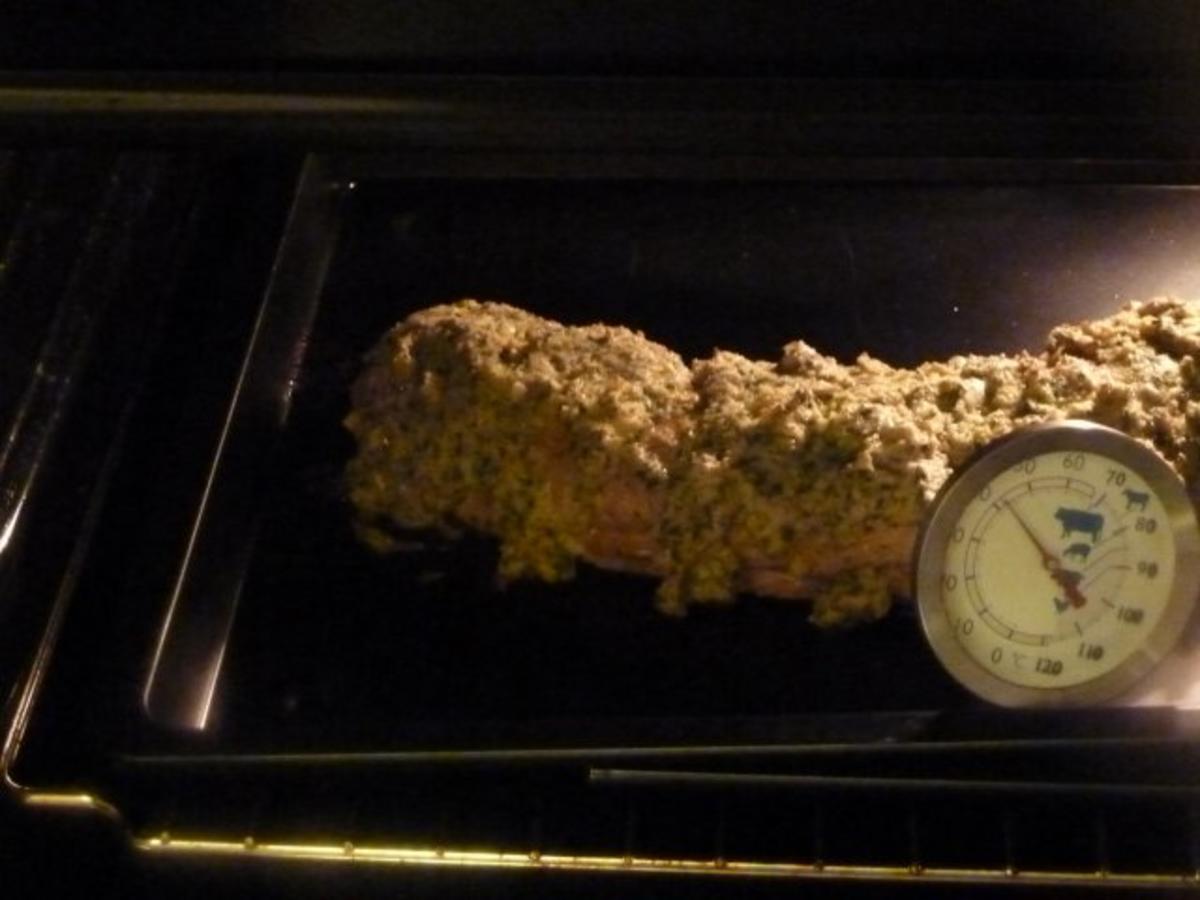 Schweinelende im Kräutermantel - Rezept - kochbar.de