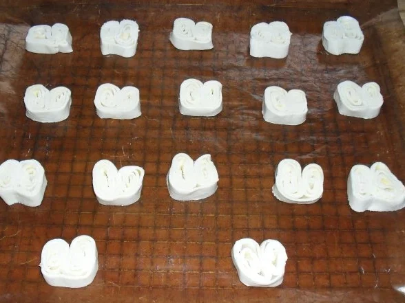 Rezept: Schweineöhrchen Bild Nr. 3 Schweineöhrchen - Rezept - Bild Nr. 3