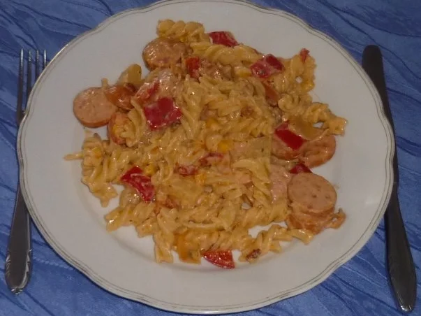 Rezept: Pfannengericht - fruchtig-scharfe Käsebockwurst-Nudelpfanne mit Gemüse Bild Nr. 2 Pfannengericht - fruchtig-scharfe Käsebockwurst-Nudelpfanne mit Gemüse - Rezept - Bild Nr. 2