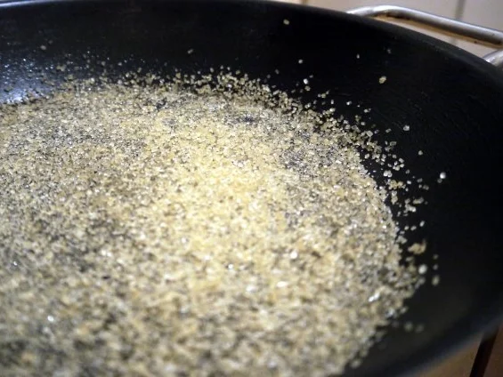 Rezept: Ravioli mit Pecorino-Füllung auf Tomaten-Schmand und mit karamelliesierten Tomaten Bild Nr. 10 Ravioli mit Pecorino-Füllung auf Tomaten-Schmand und mit karamelliesierten Tomaten - Rezept - Bild Nr. 10