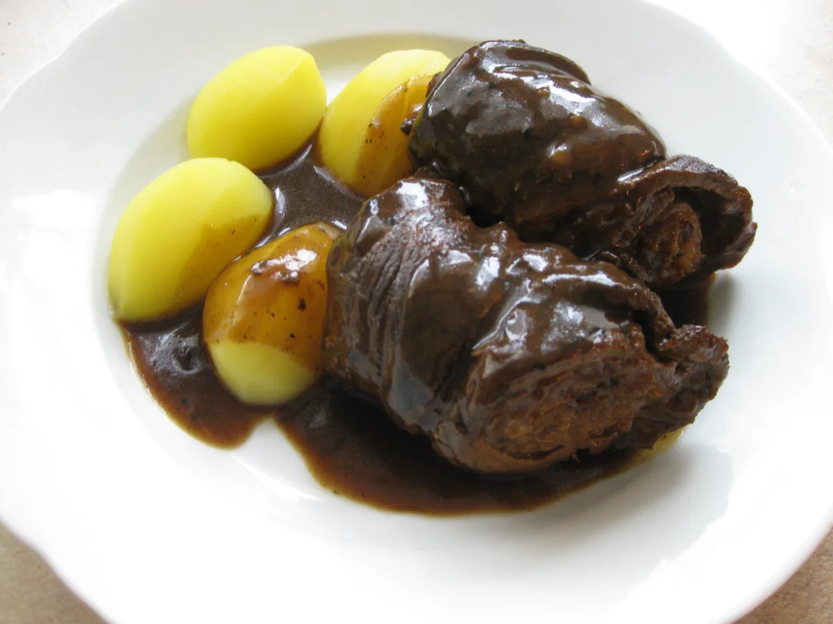 Rezept: Rinderrouladen mit Sauerkrautfüllung Bild Nr. 2 Rinderrouladen mit Sauerkrautfüllung - Rezept - Bild Nr. 2