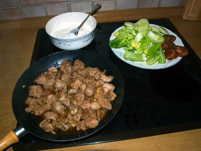 Rezept: Röstfleisch vom Lamm mit Joghurt & Fladenbrot (Yogurtlu Kebabi) Bild Nr. 2 Röstfleisch vom Lamm mit Joghurt & Fladenbrot (Yogurtlu Kebabi) - Rezept - Bild Nr. 2