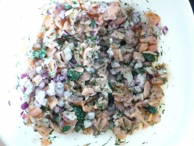 Rezept: Lachstartar auf Feldsalat Bild Nr. 4 Lachstartar auf Feldsalat - Rezept - Bild Nr. 4