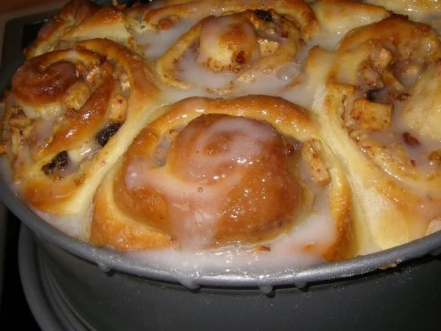 Apfel-Nuss-Hefeschnecken-Kuchen - Rezept