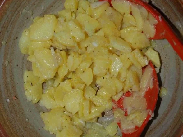 Rezept: Fleischlos : Schwäbischen Kartoffelsalat mit Bärlauchbratlingen Bild Nr. 3 Fleischlos : Schwäbischen Kartoffelsalat mit Bärlauchbratlingen - Rezept - Bild Nr. 3