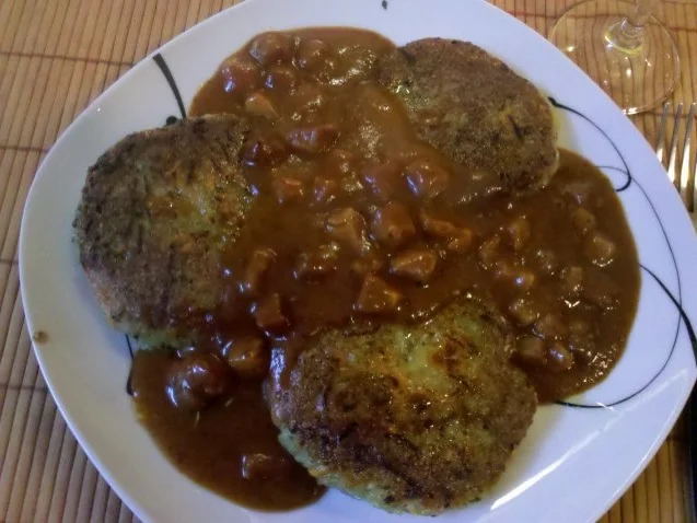 Rezept: Kartoffeln: Kartoffel-Möhren-Bratlinge mit Knackerfüllung Bild Nr. 13 Kartoffeln: Kartoffel-Möhren-Bratlinge mit Knackerfüllung - Rezept - Bild Nr. 13