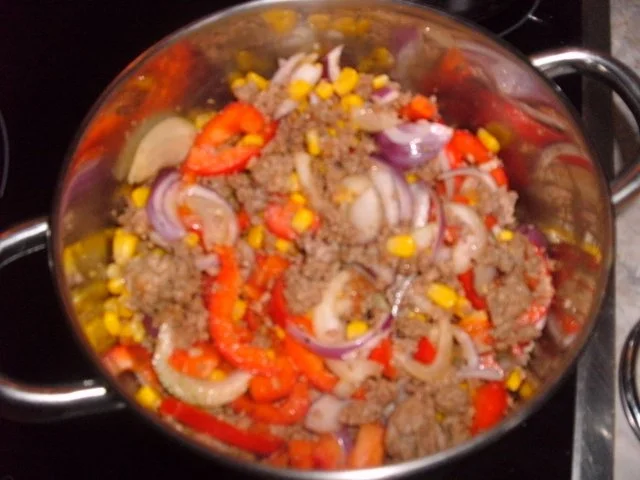 Bunte Hackfleischpizza - Rezept - Bild Nr. 10