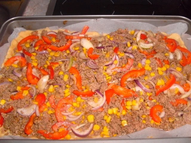 Bunte Hackfleischpizza - Rezept - Bild Nr. 13