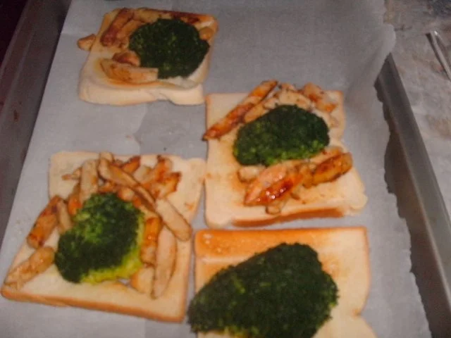 Rezept: Hähnchen-Broccoli-Toast Bild Nr. 9 Hähnchen-Broccoli-Toast - Rezept - Bild Nr. 9