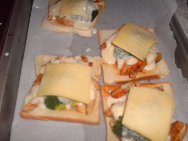 Rezept: Hähnchen-Broccoli-Toast Bild Nr. 10 Hähnchen-Broccoli-Toast - Rezept - Bild Nr. 10