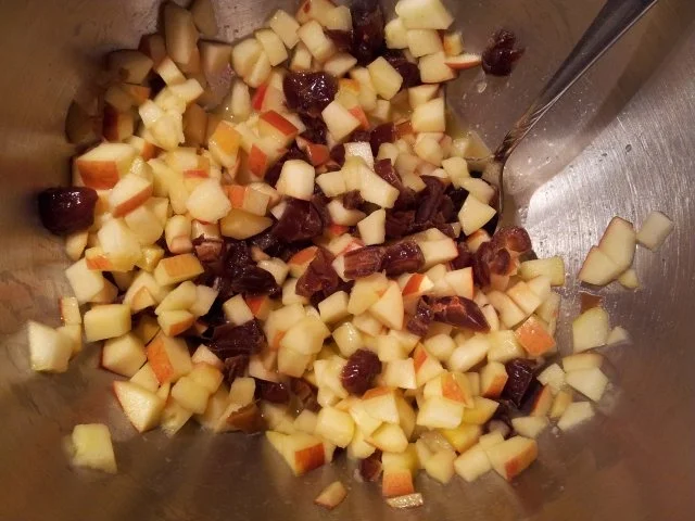 Möhrensalat mit Apfel und Datteln - Rezept - Bild Nr. 3