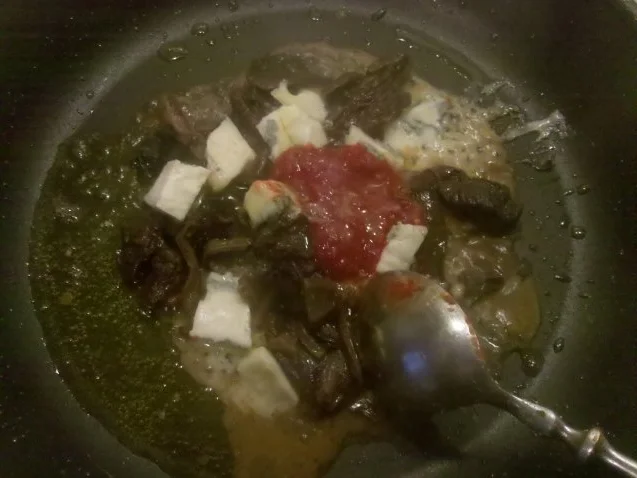 Eier: Pikantes Rührei mit Mischpilzen und Gorgonzola - Rezept - Bild Nr. 3