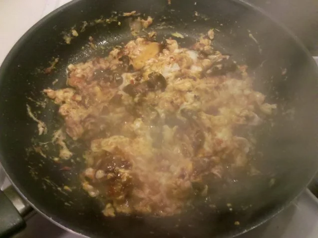 Eier: Pikantes Rührei mit Mischpilzen und Gorgonzola - Rezept - Bild Nr. 4